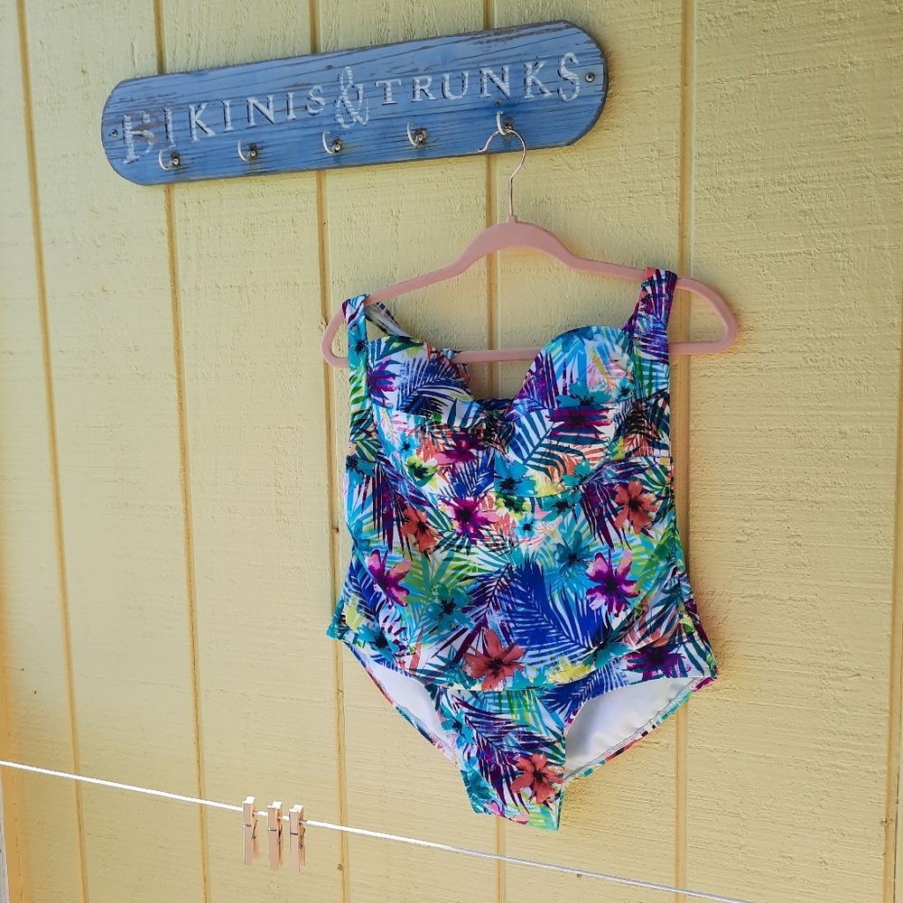 Catalina Tropical Flower Print Twist Front Sweetheart Halter One Piece Swimsuit